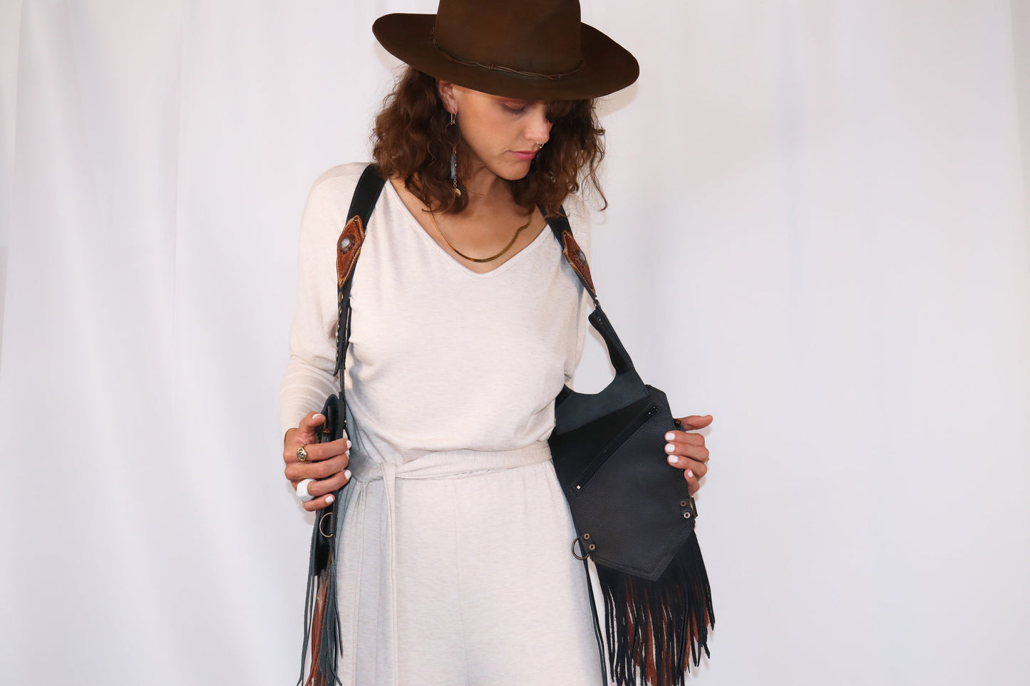 El Viajero Holster | Red Leather | Labradorite | With Fringe