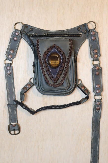 Aventurera Utility Belt | Gray Leather | Tigers Eye Stone