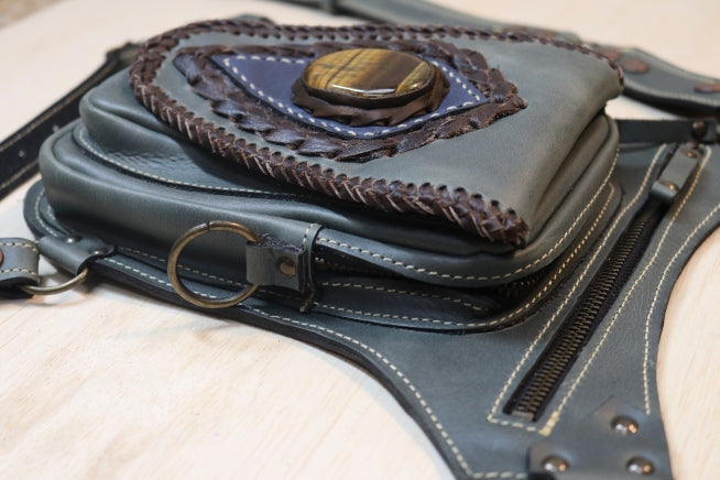 Aventurera Utility Belt | Gray Leather | Tigers Eye Stone