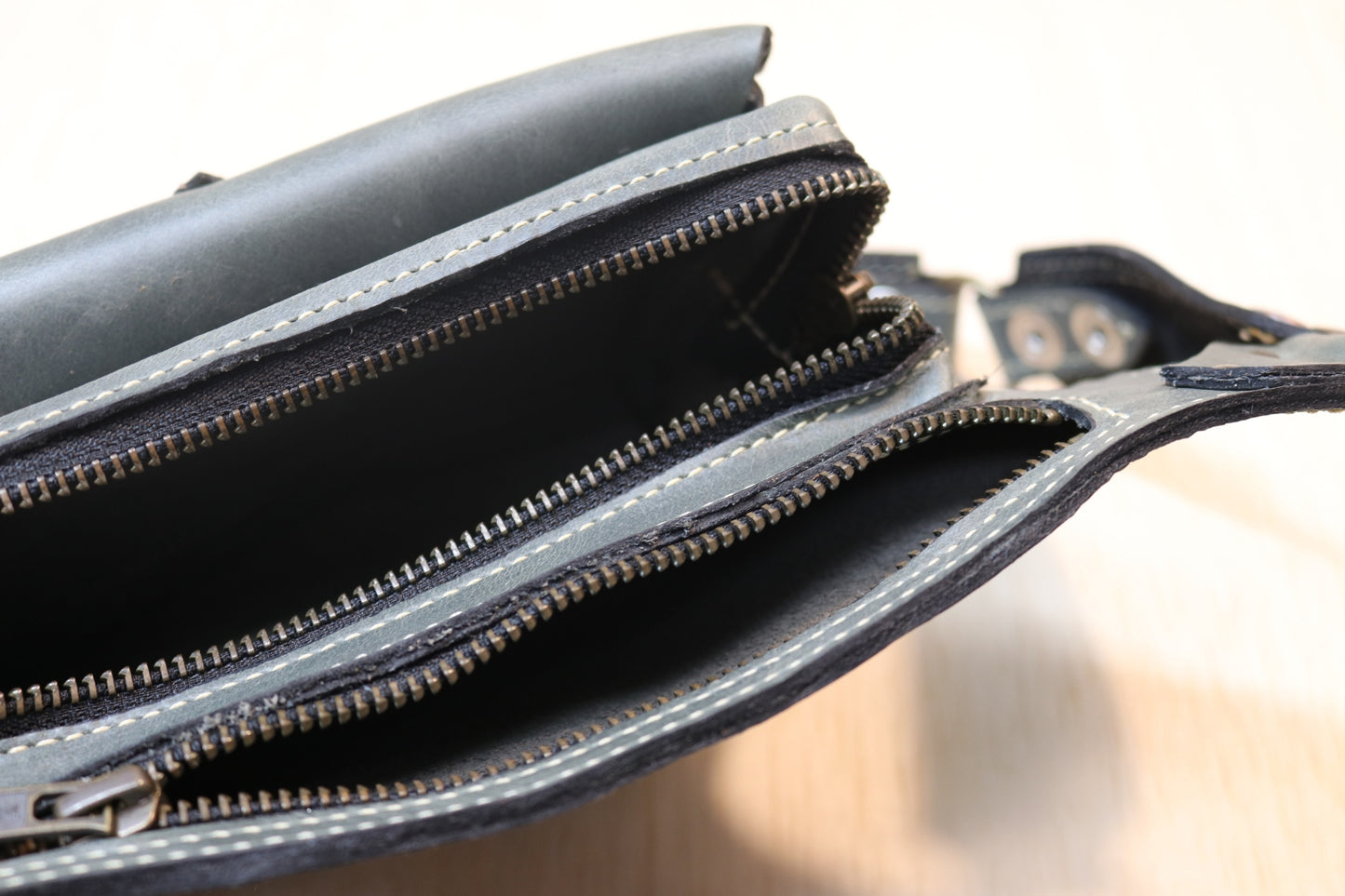 Sato Cross Body | Gray Leather | Lapis Stone