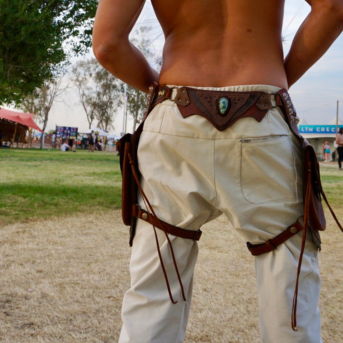 El Viajero Holster | White Leather | Labradorite | With Fringe
