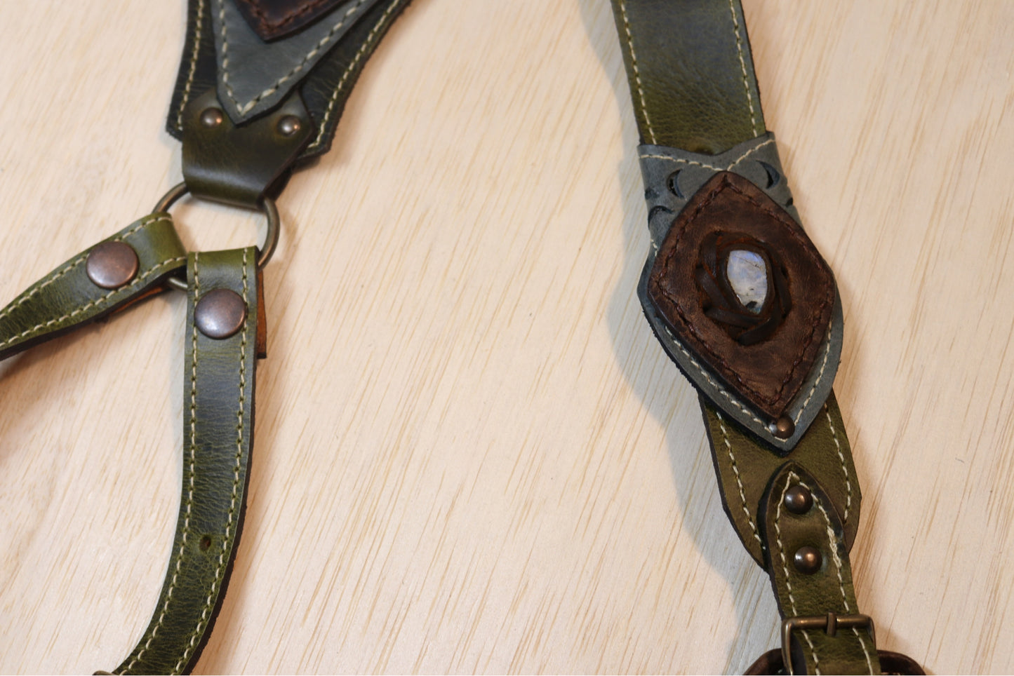 El Oriente Holster | Green Leather | Moonstone