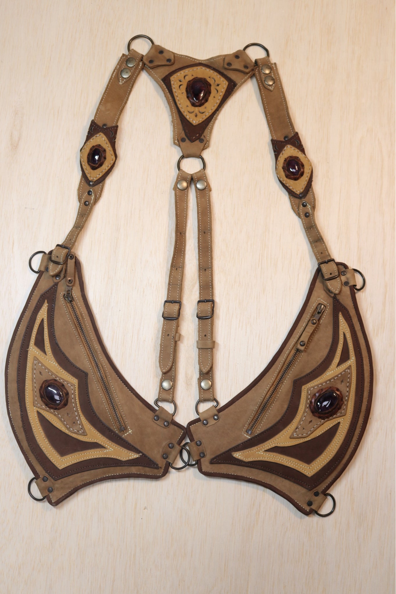 El Oriente Holster | Beige Suede Leather | Amethyst