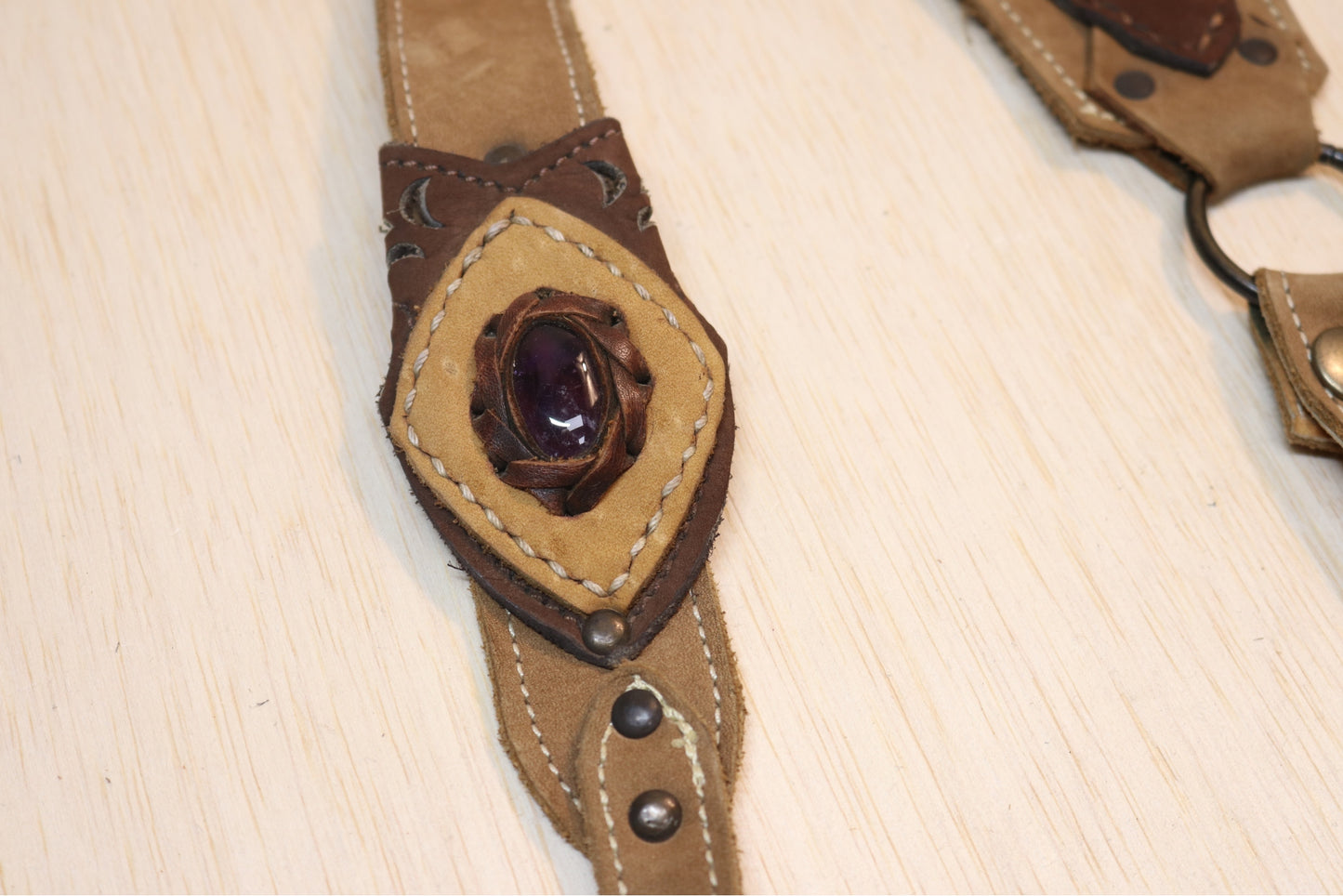 El Oriente Holster | Beige Suede Leather | Amethyst