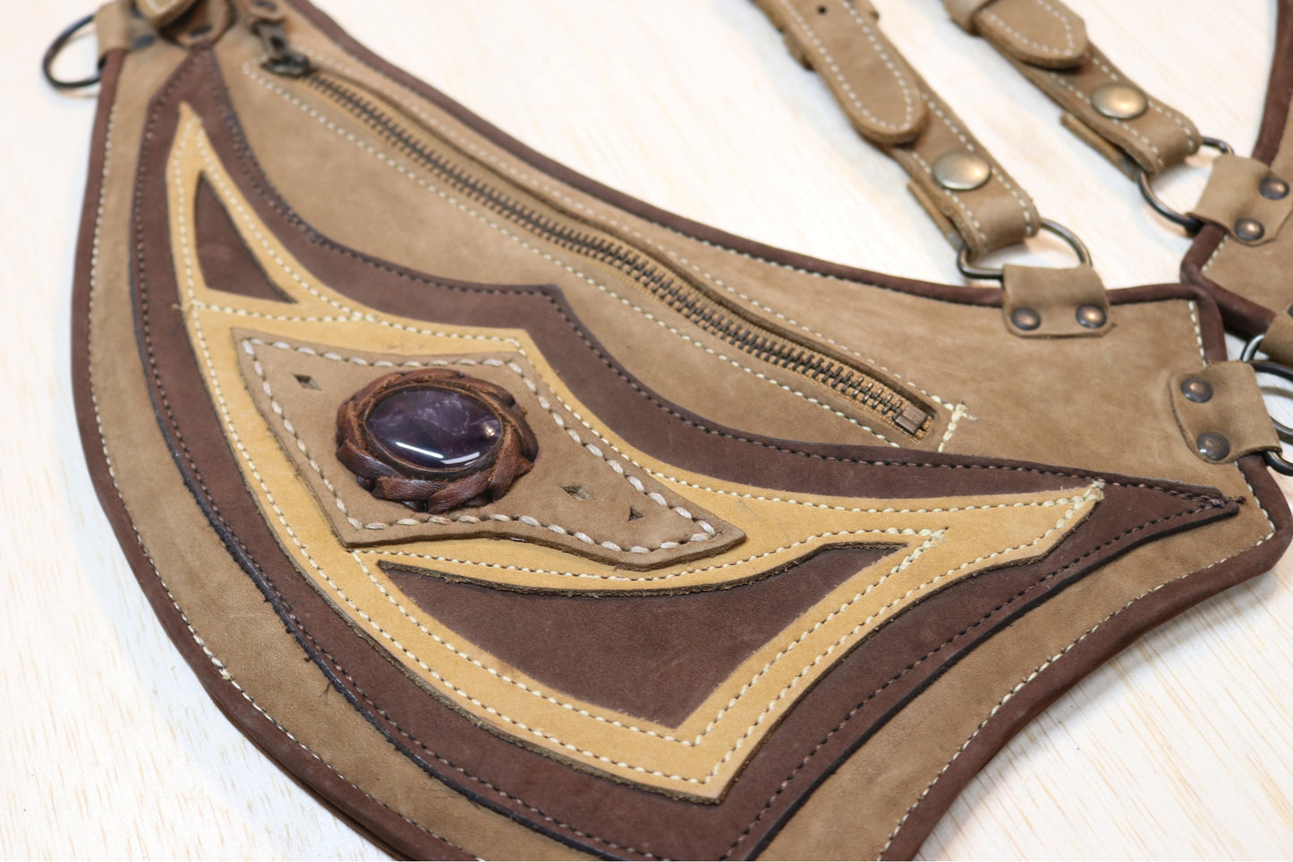 El Oriente Holster | Beige Suede Leather | Amethyst