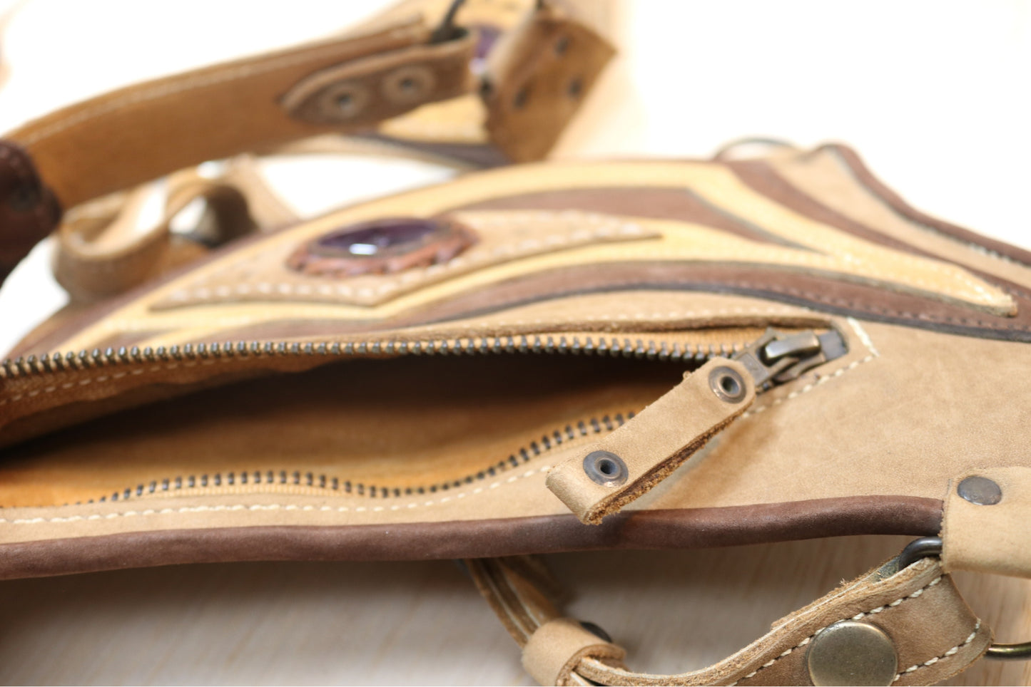 El Oriente Holster | Beige Suede Leather | Amethyst