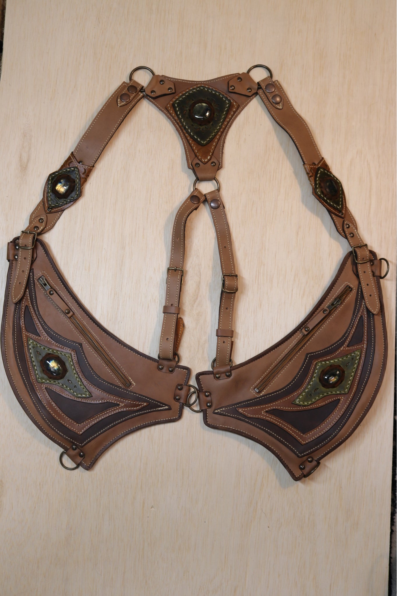 El Oriente Holster | Beige Leather | Labradorite