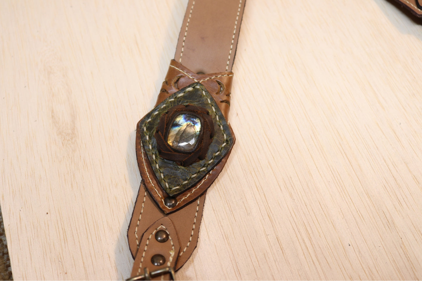 El Oriente Holster | Beige Leather | Labradorite