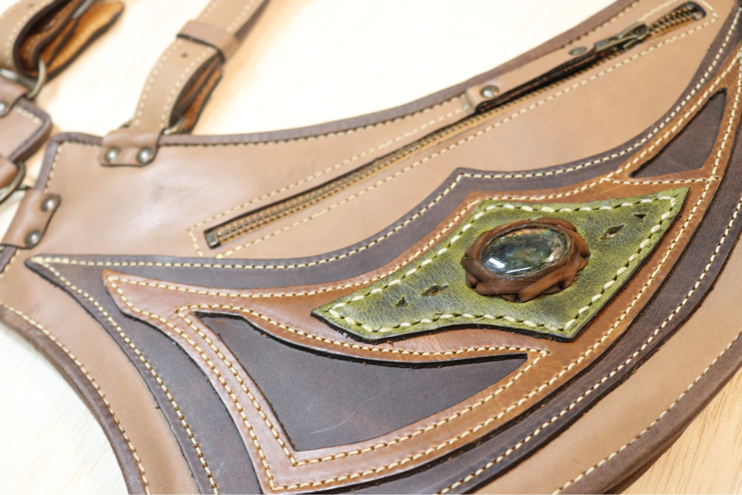 El Oriente Holster | Beige Leather | Labradorite