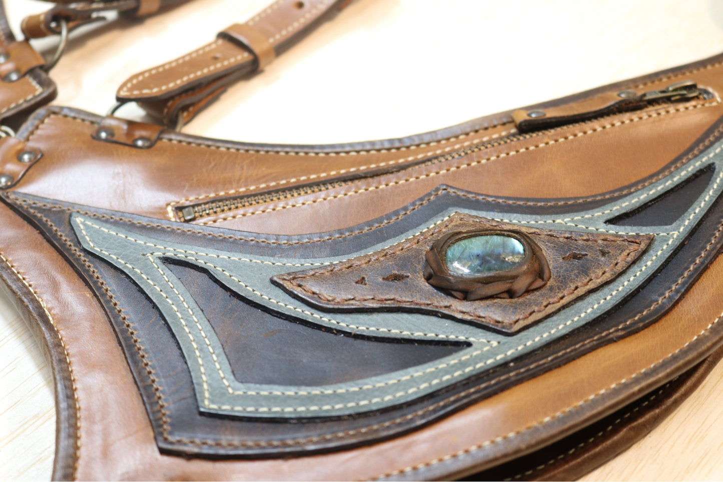 El Oriente Holster | Brown Leather | Labradorite Stone