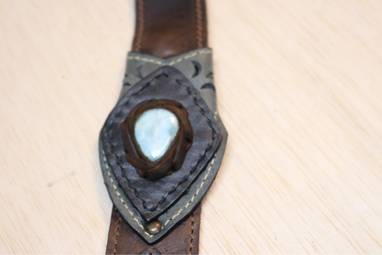 El Oriente Holster | Brown Leather | Larimar Stone