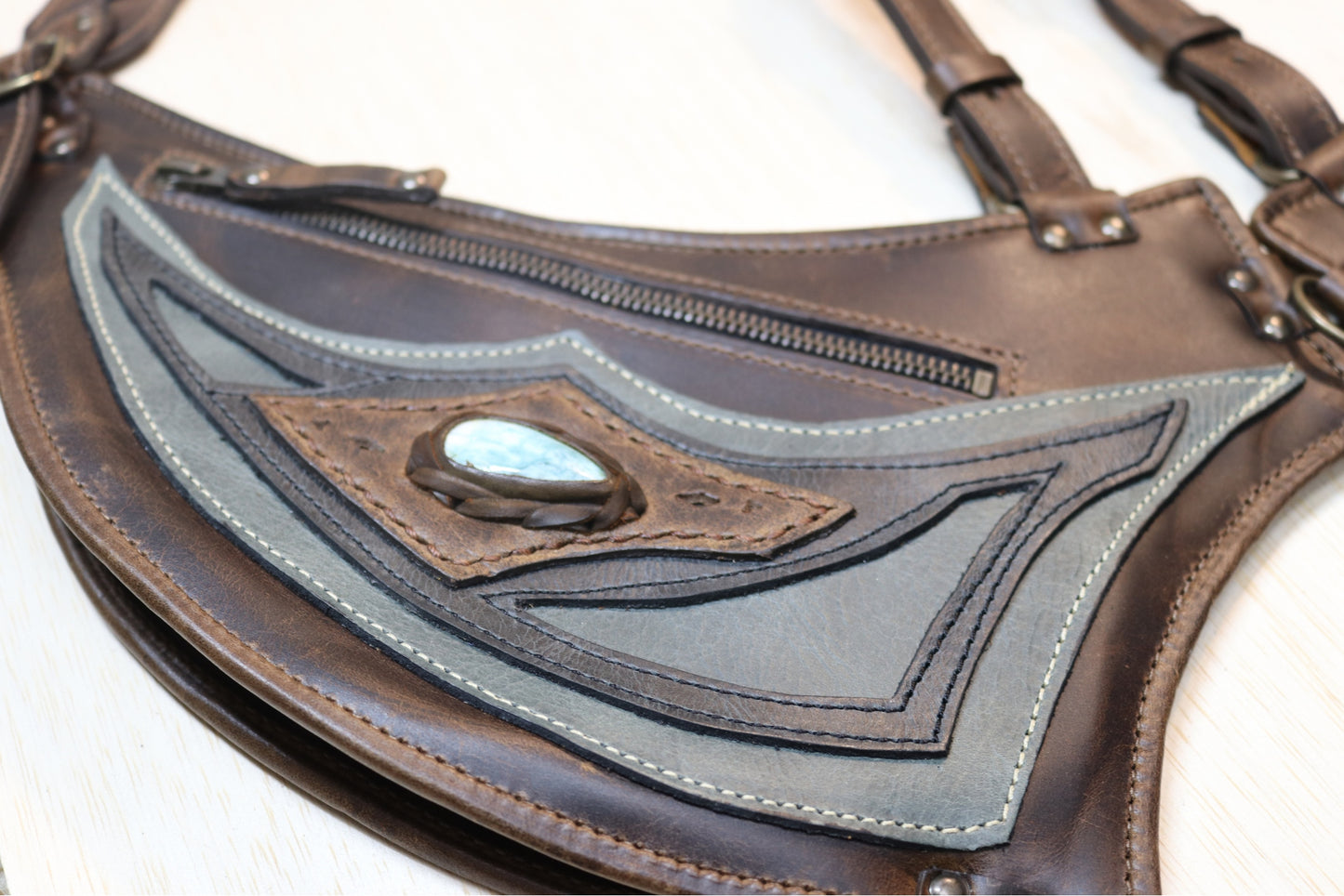 El Oriente Holster | Brown Leather | Larimar Stone
