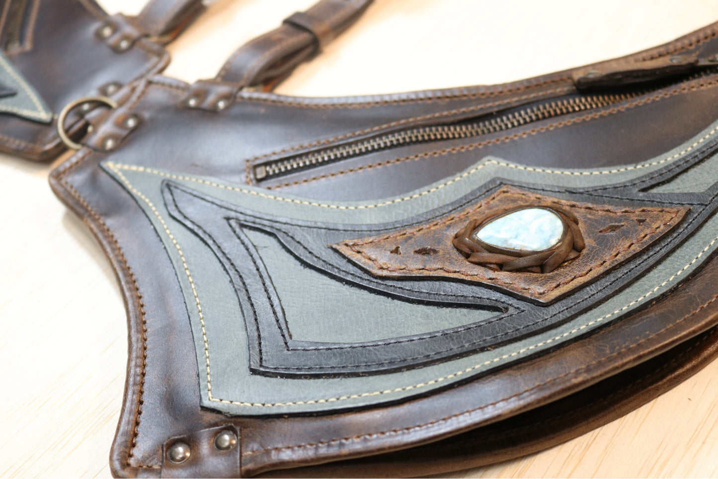 El Oriente Holster | Brown Leather | Larimar Stone